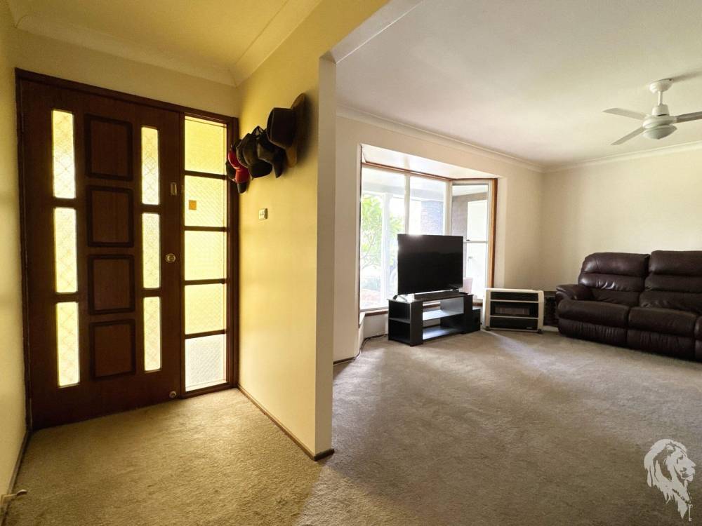 10 Lenore Crescent, WEE WAA, NSW 2388 AUS
