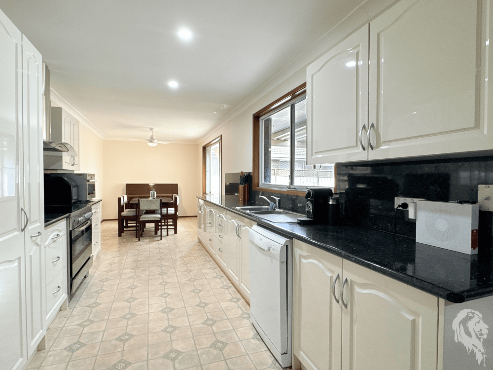 10 Lenore Crescent, WEE WAA, NSW 2388 AUS