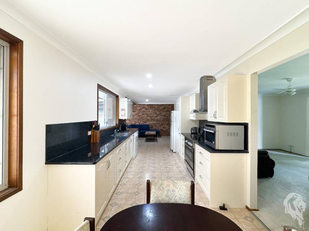 10 Lenore Crescent, WEE WAA, NSW 2388 AUS