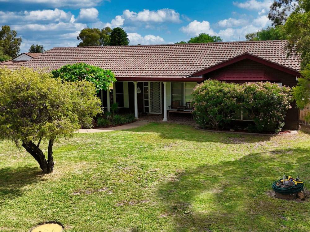 10 Lenore Crescent, WEE WAA, NSW 2388 AUS