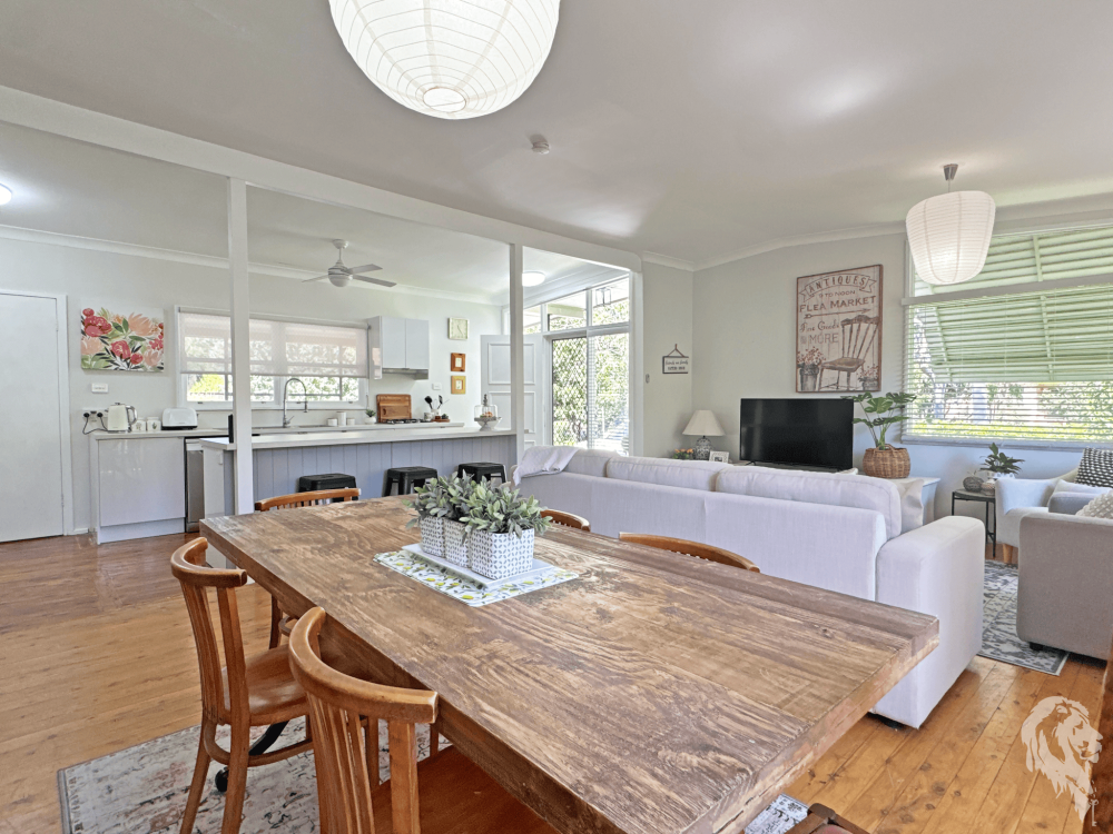 27 Cormie Avenue, WEE WAA, NSW 2388 AUS