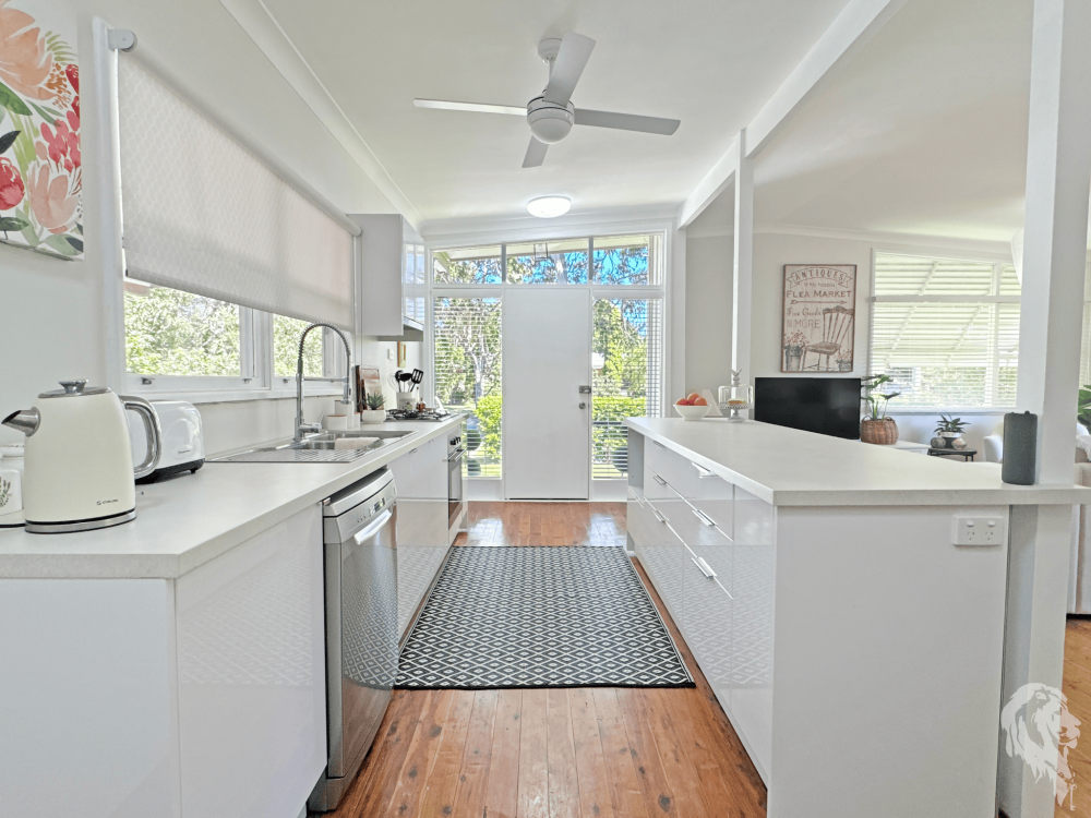 27 Cormie Avenue, WEE WAA, NSW 2388 AUS