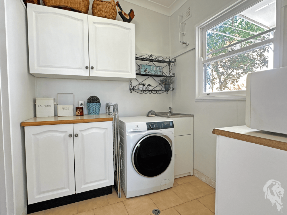 27 Cormie Avenue, WEE WAA, NSW 2388 AUS