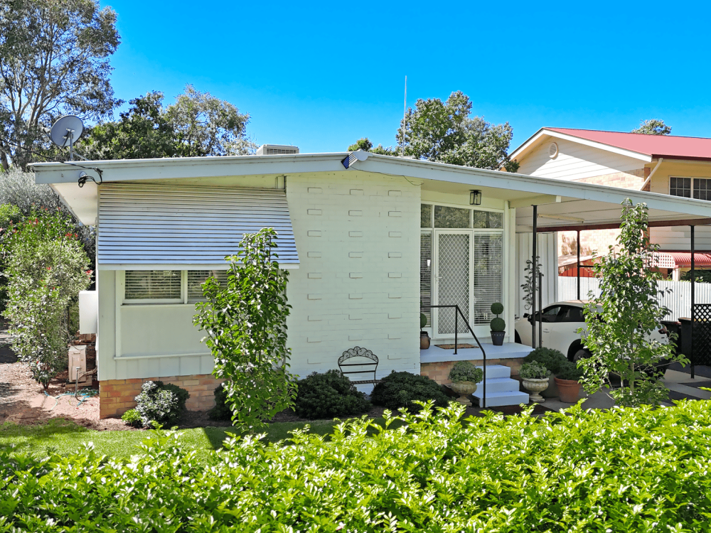 27 Cormie Avenue, WEE WAA, NSW 2388 AUS