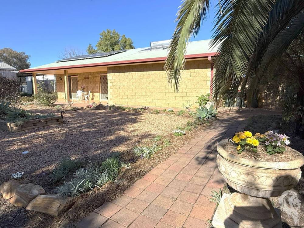 37 Railway Street South, NARRABRI, NSW 2390 AUS