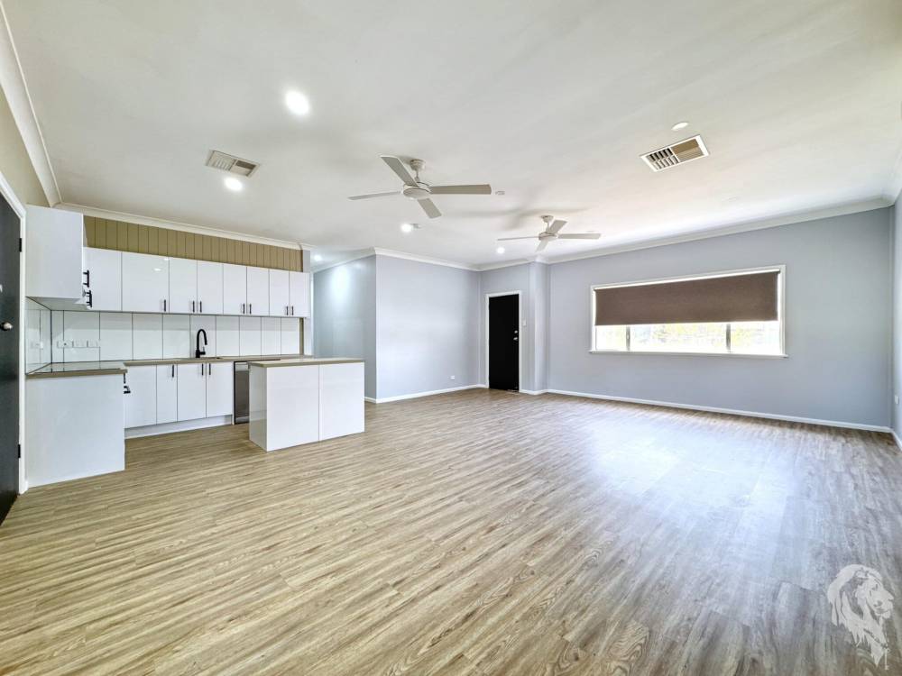 11 Charles Street, WEE WAA, NSW 2388 AUS