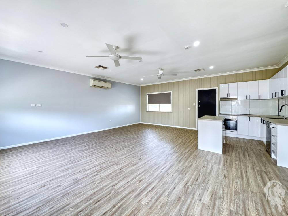 11 Charles Street, WEE WAA, NSW 2388 AUS