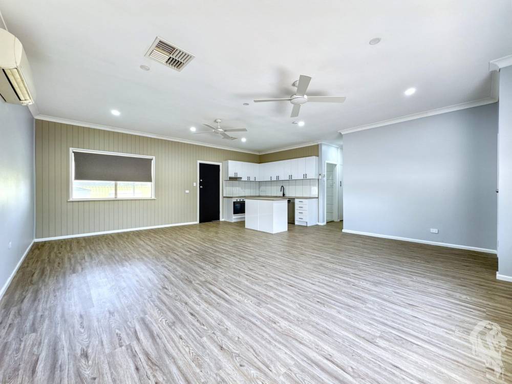 11 Charles Street, WEE WAA, NSW 2388 AUS