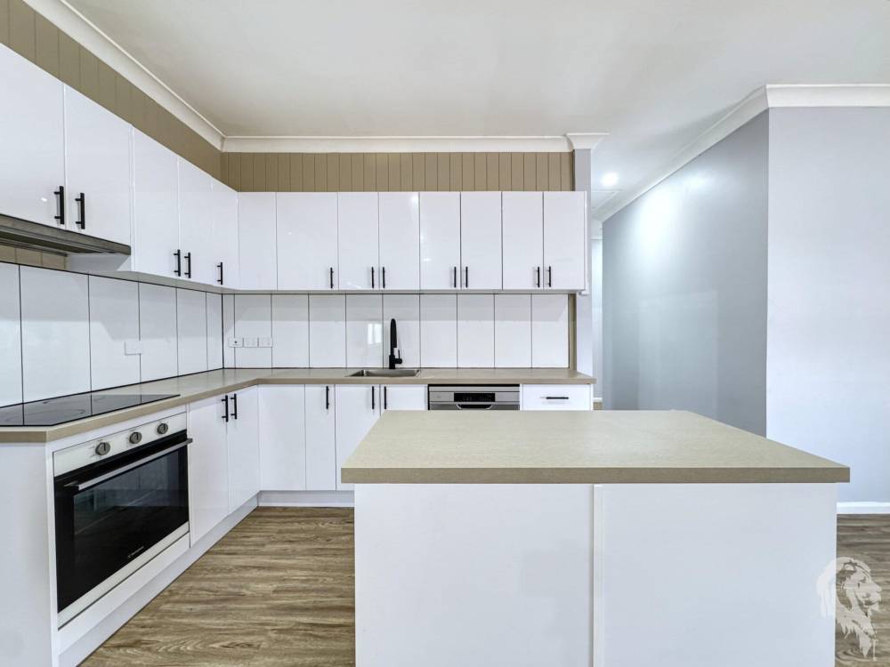11 Charles Street, WEE WAA, NSW 2388 AUS