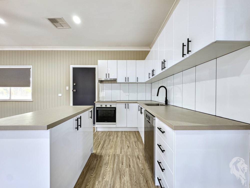 11 Charles Street, WEE WAA, NSW 2388 AUS