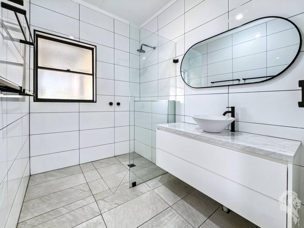 11 Charles Street, WEE WAA, NSW 2388 AUS