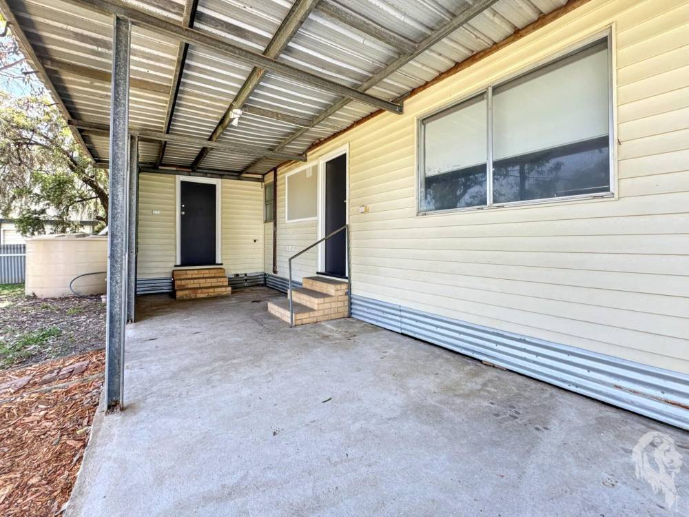 11 Charles Street, WEE WAA, NSW 2388 AUS