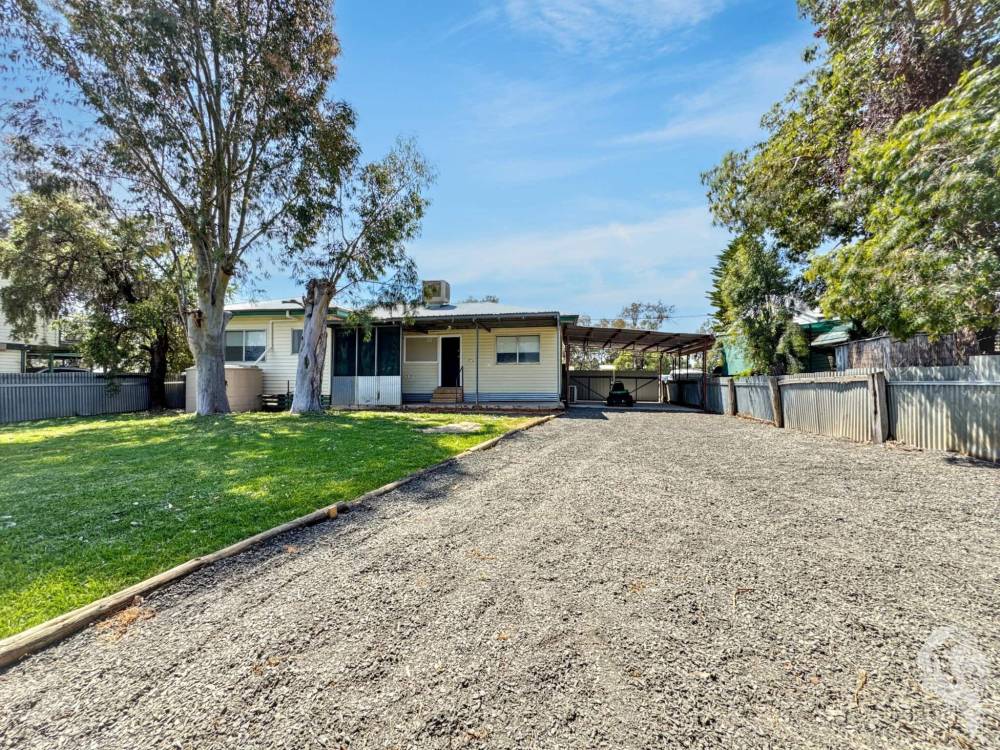 11 Charles Street, WEE WAA, NSW 2388 AUS