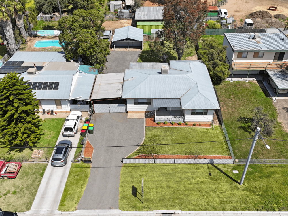 11 Charles Street, WEE WAA, NSW 2388 AUS