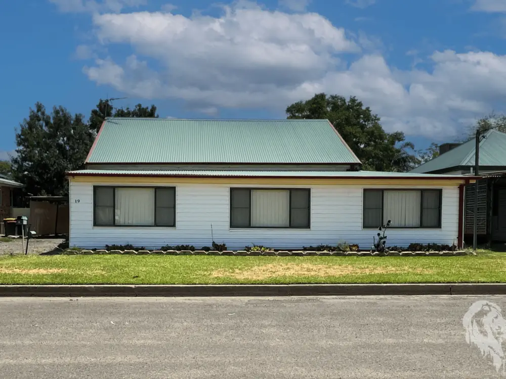 19 Rose Street, WEE WAA, NSW 2388 AUS